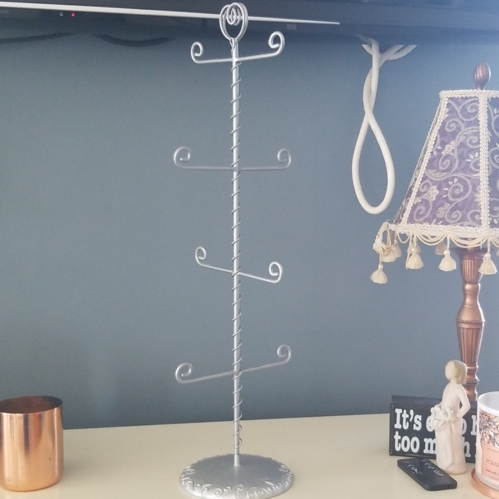 Necklace holder
